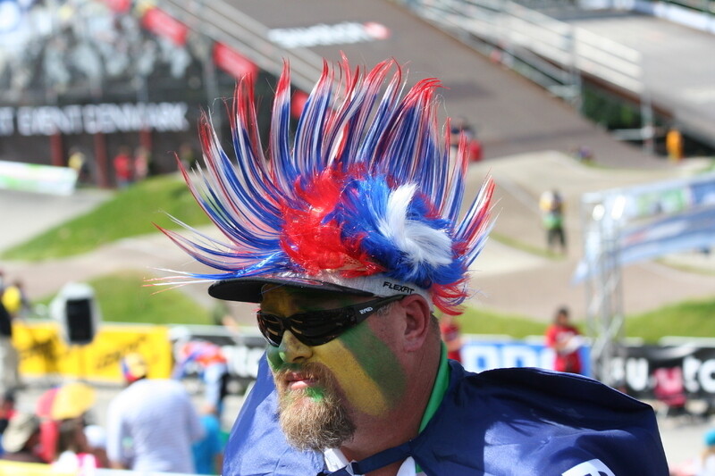 LE FOTO DELLA PAZZA E COLORATA CAROVANA DEL BMX MONDIALE